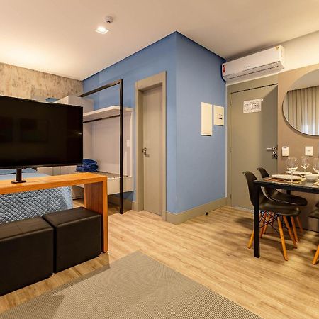 Confortavel Loft Em Condominio Com Piscina 봄비나스 외부 사진