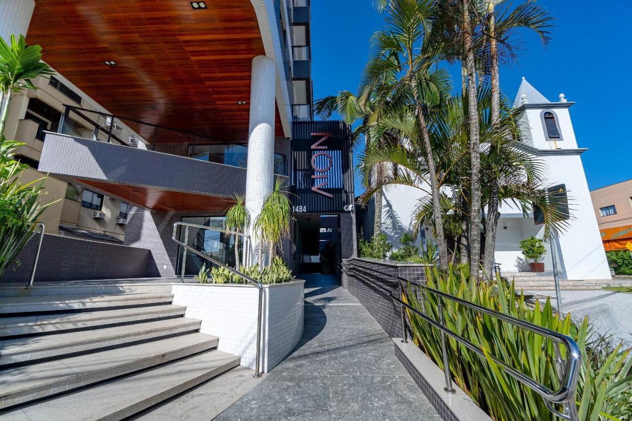Confortavel Loft Em Condominio Com Piscina 봄비나스 외부 사진