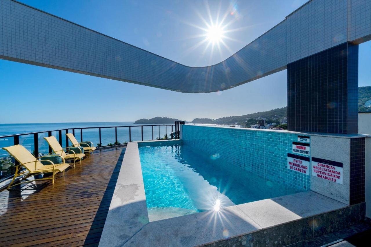 Confortavel Loft Em Condominio Com Piscina 봄비나스 외부 사진