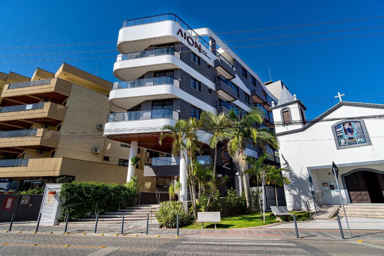 Confortavel Loft Em Condominio Com Piscina 봄비나스 외부 사진