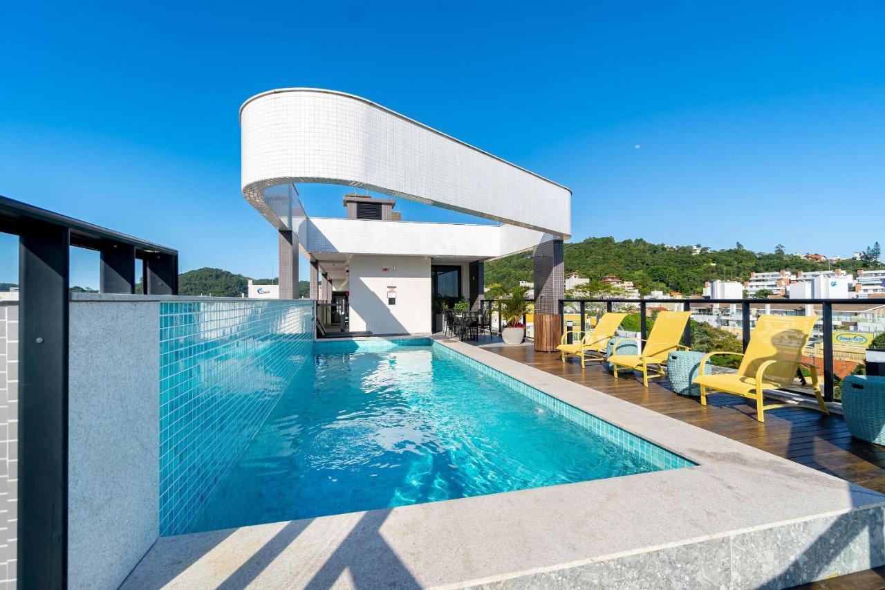 Confortavel Loft Em Condominio Com Piscina 봄비나스 외부 사진